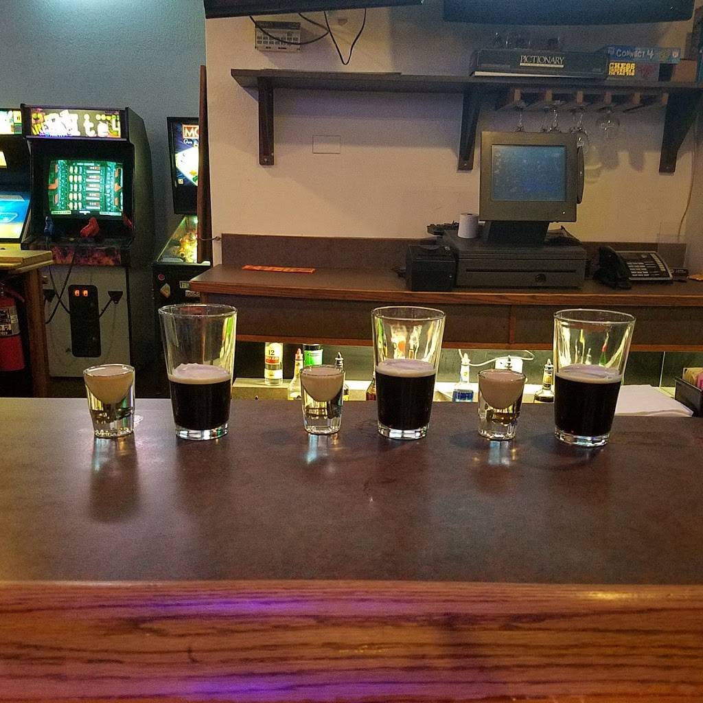 Famous Sams Sports Bar #17 | restaurant | 8058 N Oracle Rd, Tucson, AZ 85704, USA | 5205319464 OR +1 520-531-9464