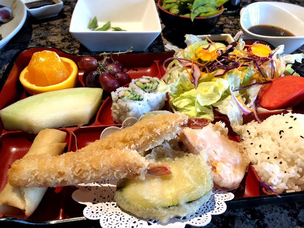 Fins Sushi & Grill | restaurant | 240 Cambridge St, Boston, MA 02114, USA | 6172272277 OR +1 617-227-2277