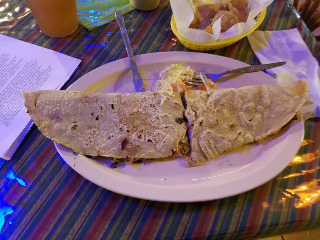 Chelis Restaurant | restaurant | 3046 W Cermak Rd, Chicago, IL 60623, USA | 7735222660 OR +1 773-522-2660