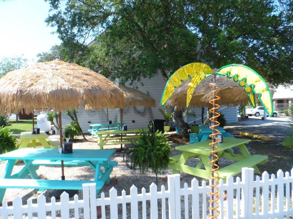 Bobs Dogs | restaurant | 8903 E Oak Island Dr, Oak Island, NC 28465, USA | 9102783456 OR +1 910-278-3456