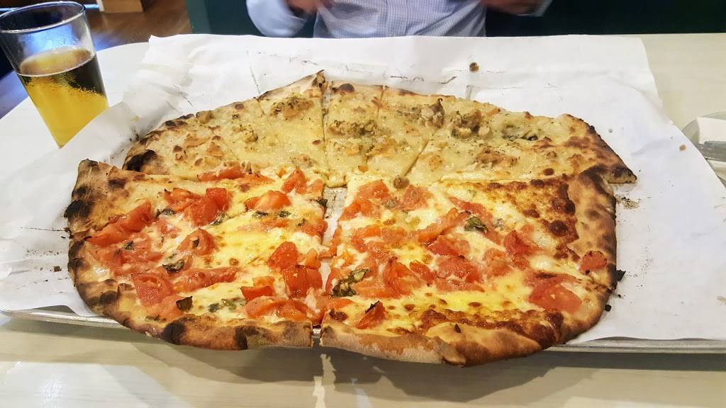 Frank Pepe Pizzeria Napoletana | restaurant | 221 Buckland Hills Dr, Manchester, CT 06042, USA | 8606447333 OR +1 860-644-7333