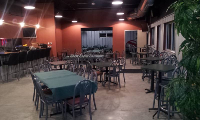 The Warehouse | restaurant | 15835 Center West Hadan Dr, Bennington, NE 68007, USA | 4022383000 OR +1 402-238-3000