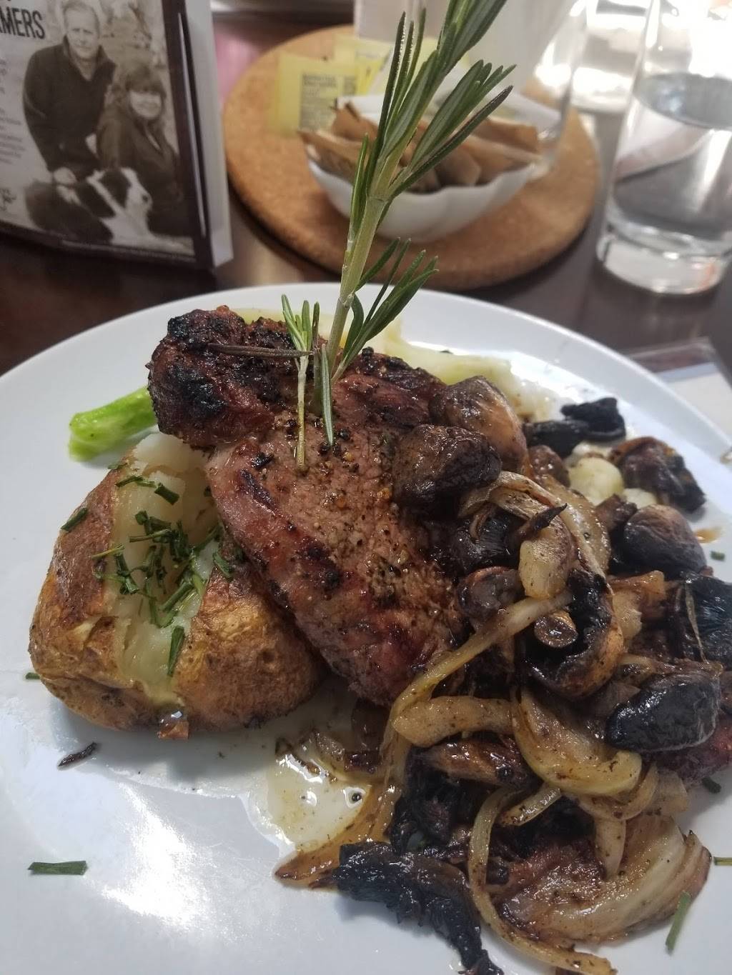 Sword & Musket Restaurant | restaurant | 236 Main St N, Mount Forest, ON N0G 2L2, Canada | 5195091228 OR +1 519-509-1228