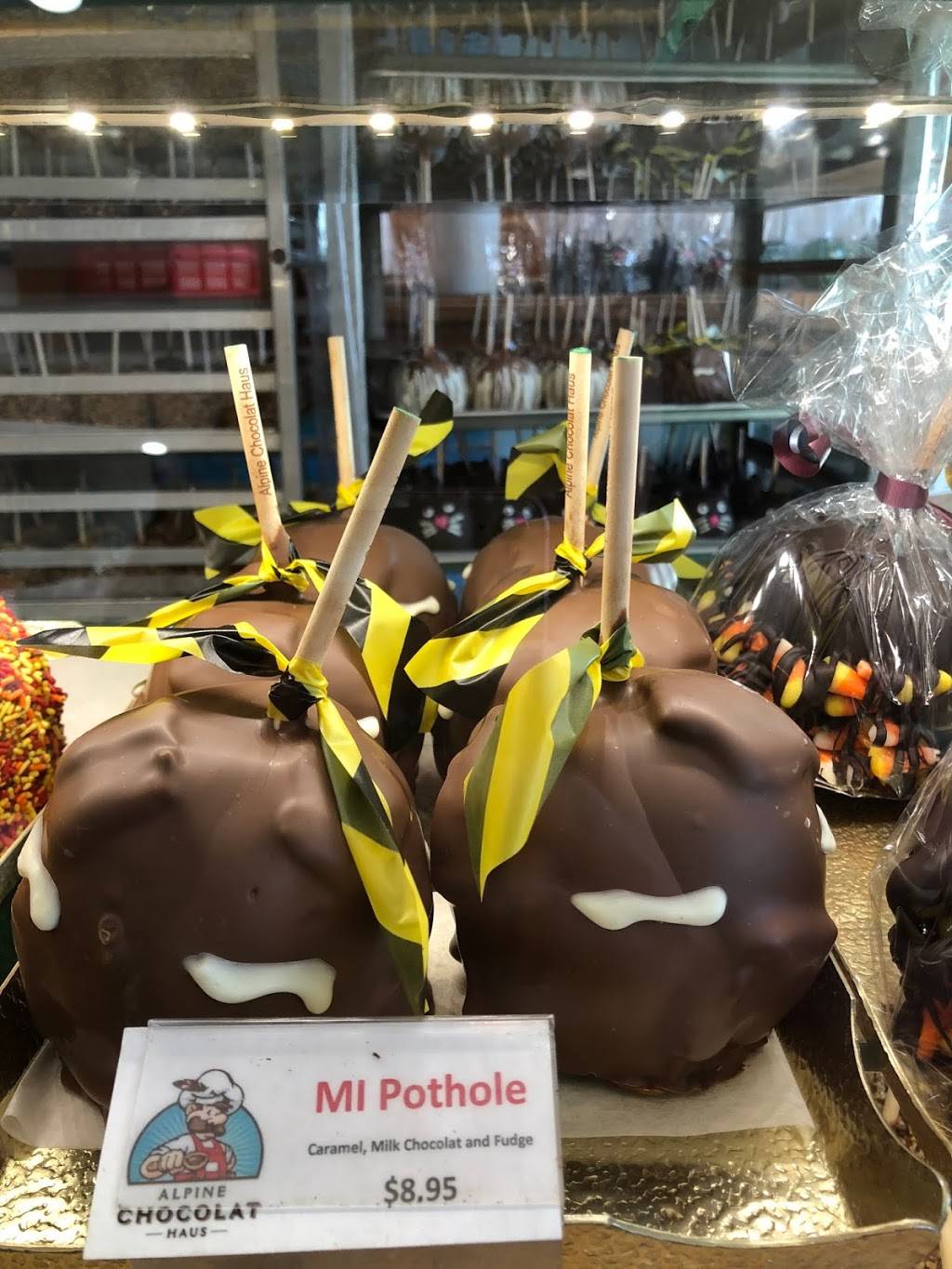 Alpine Chocolat Haus | restaurant | 208 W Main St, Gaylord, MI 49735, USA | 9897321077 OR +1 989-732-1077