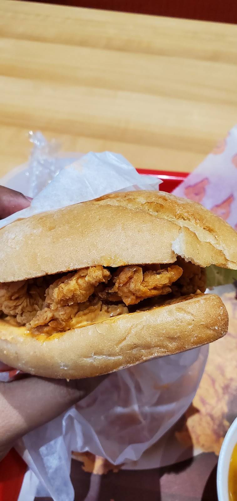 Popeyes | meal takeaway | 1448 Lawrence Ave E, Scarborough, ON M1R 4B7, Canada | 6473486644 OR +1 647-348-6644