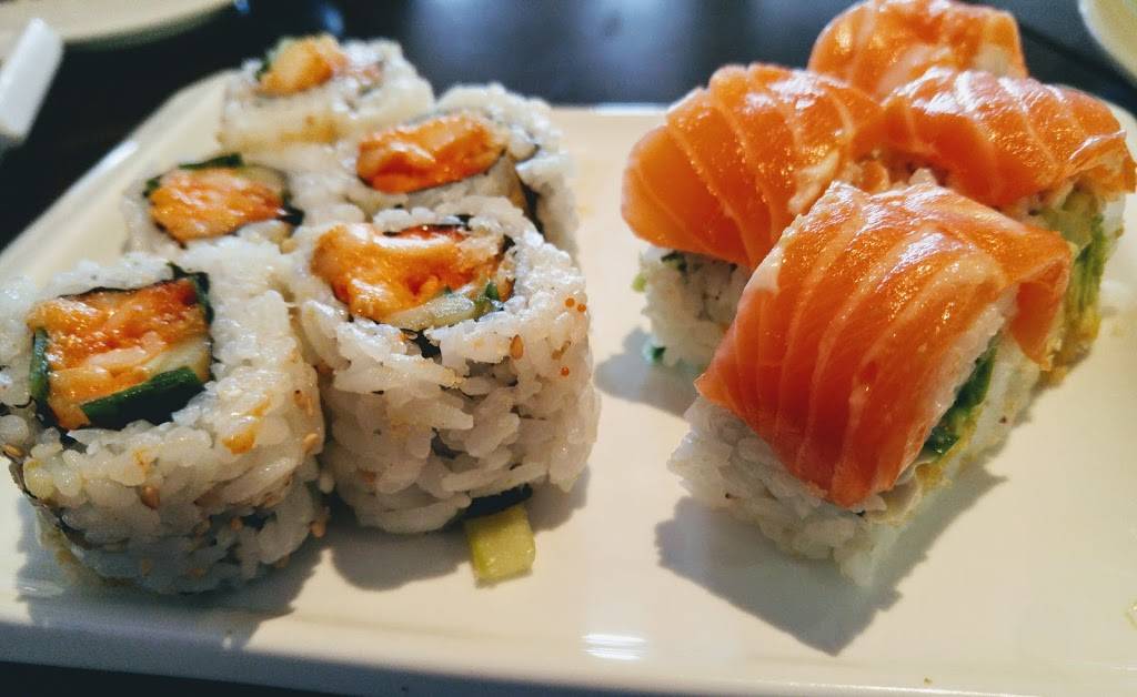 Sushi Huang Japanese Cuisine | restaurant | 265 Edward St, Aurora, ON L4G 3M7, Canada | 9057271133 OR +1 905-727-1133