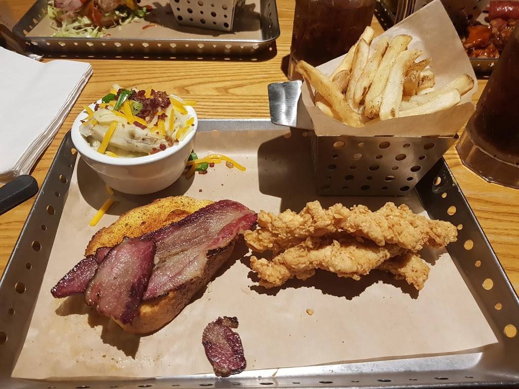 Chilis Grill & Bar | restaurant | 1760 NE Pine Island Rd, Cape Coral, FL 33909, USA | 2392428724 OR +1 239-242-8724