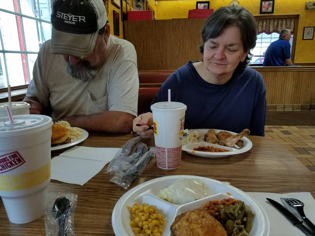 Lees Famous Recipe Chicken | restaurant | 740 W Main St, Lebanon, KY 40033, USA | 2706926120 OR +1 270-692-6120