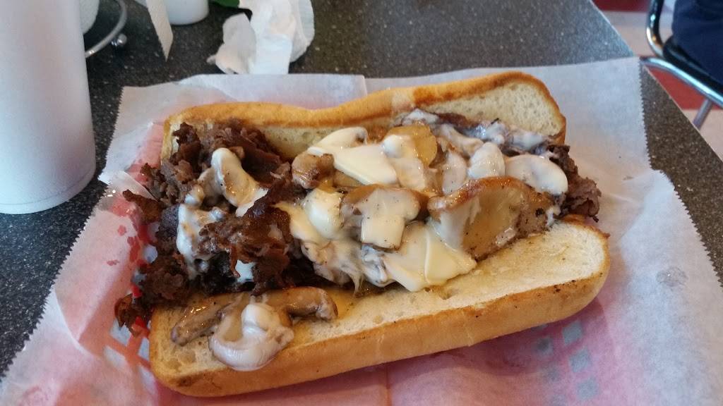 The Griffin Dog House | restaurant | 414 E Solomon St, Griffin, GA 30223, USA | 4702048169 OR +1 470-204-8169