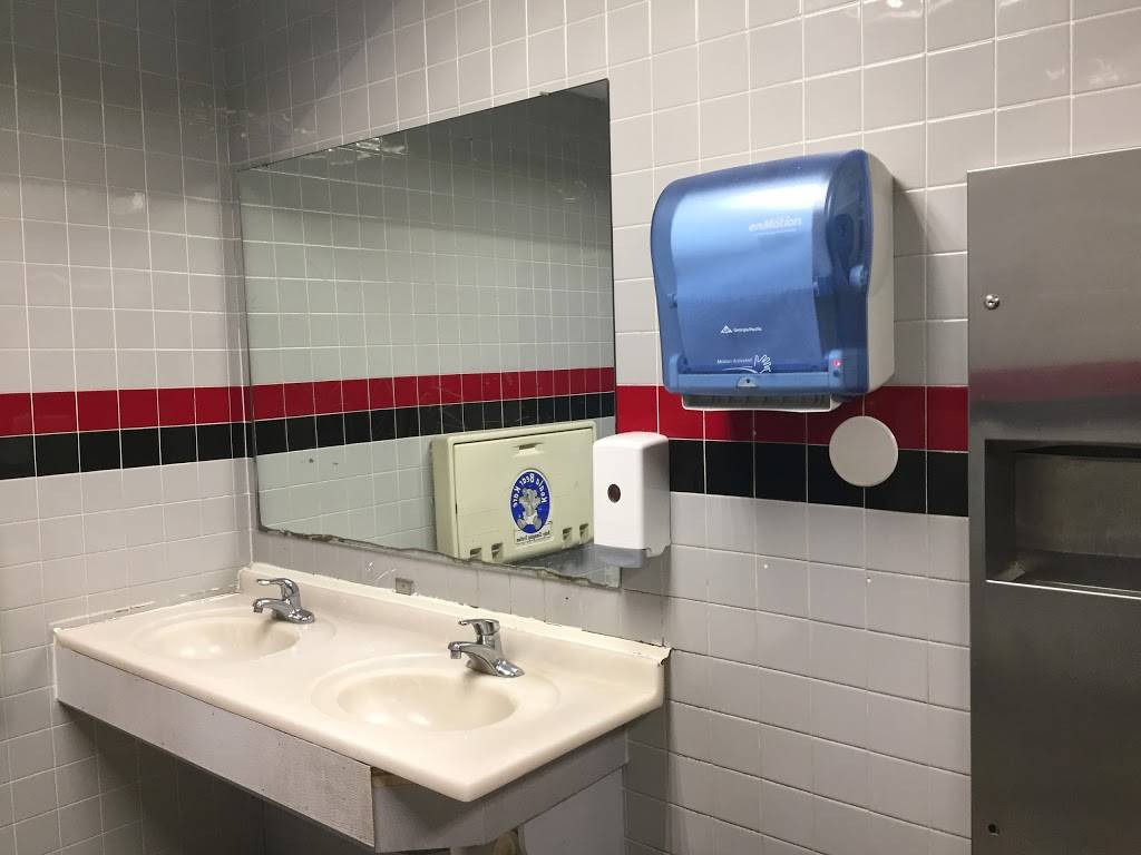 Dairy Queen Store | restaurant | 135 S McLennan Dr, Elm Mott, TX 76640, USA | 2548291313 OR +1 254-829-1313