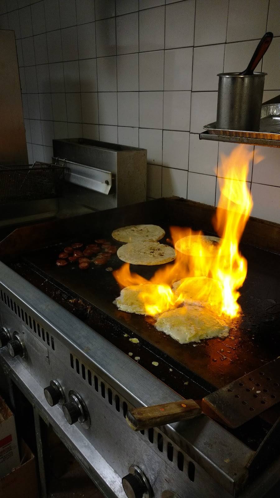 Little Greek House | restaurant | 5635 Tecumseh Rd E, Windsor, ON N8T 1C8, Canada | 5199442480 OR +1 519-944-2480