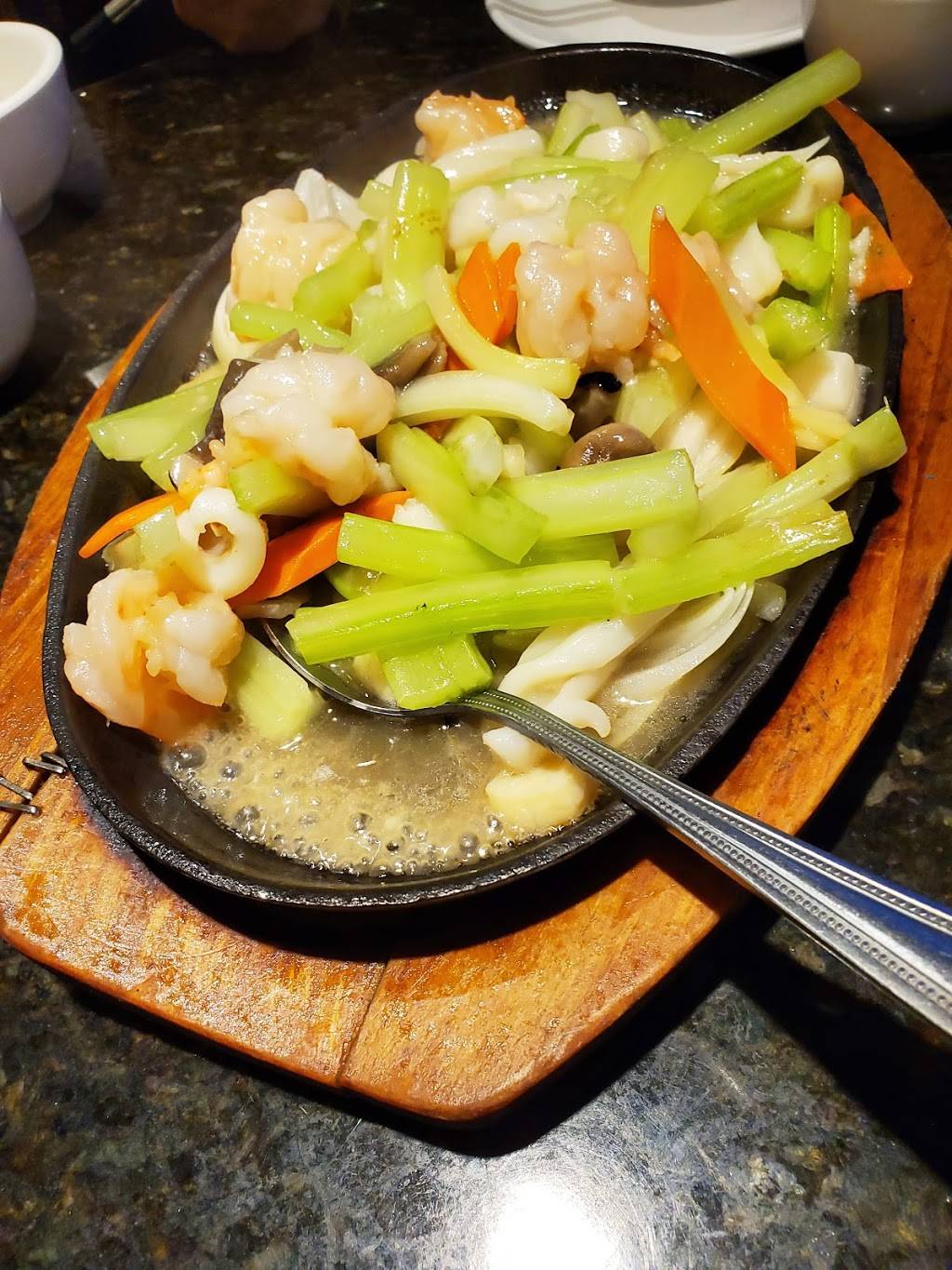 Beijing Legend | restaurant | 1800 Bank St, Ottawa, ON K1V 0W3, Canada | 6137375588 OR +1 613-737-5588