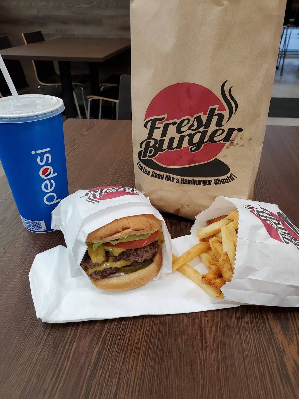 Fresh Burger Airport | restaurant | 6575 Airport Rd, Mississauga, ON L4V 1E5, Canada | 9056785099 OR +1 905-678-5099