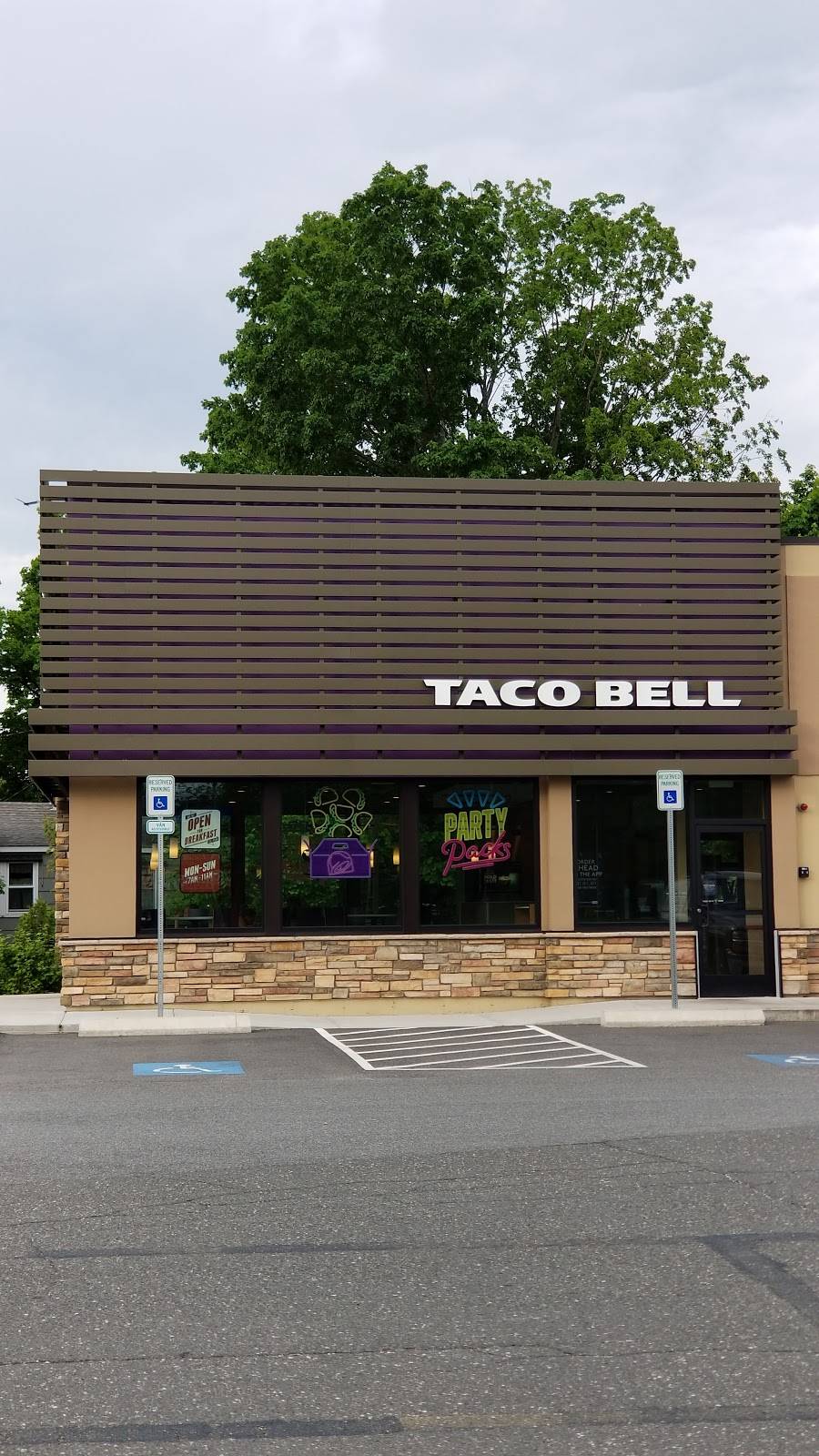 Taco Bell | meal takeaway | 118 West St, Ware, MA 01082, USA | 4139674898 OR +1 413-967-4898