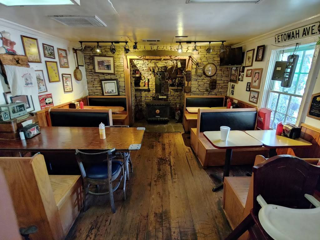 Amos BBQ & Biscuits | restaurant | 697 Hightower Rd, Ball Ground, GA 30107, USA | 7708893866 OR +1 770-889-3866