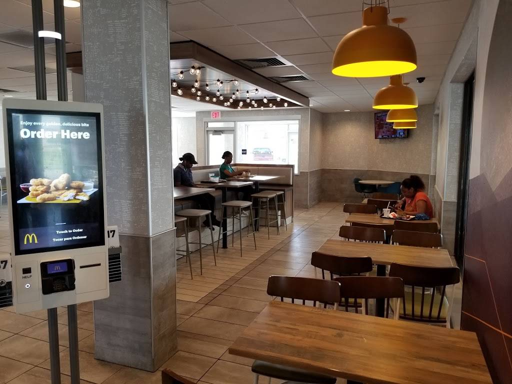 McDonalds | cafe | 1396 E Main St, Carbondale, IL 62901, USA | 6184575220 OR +1 618-457-5220