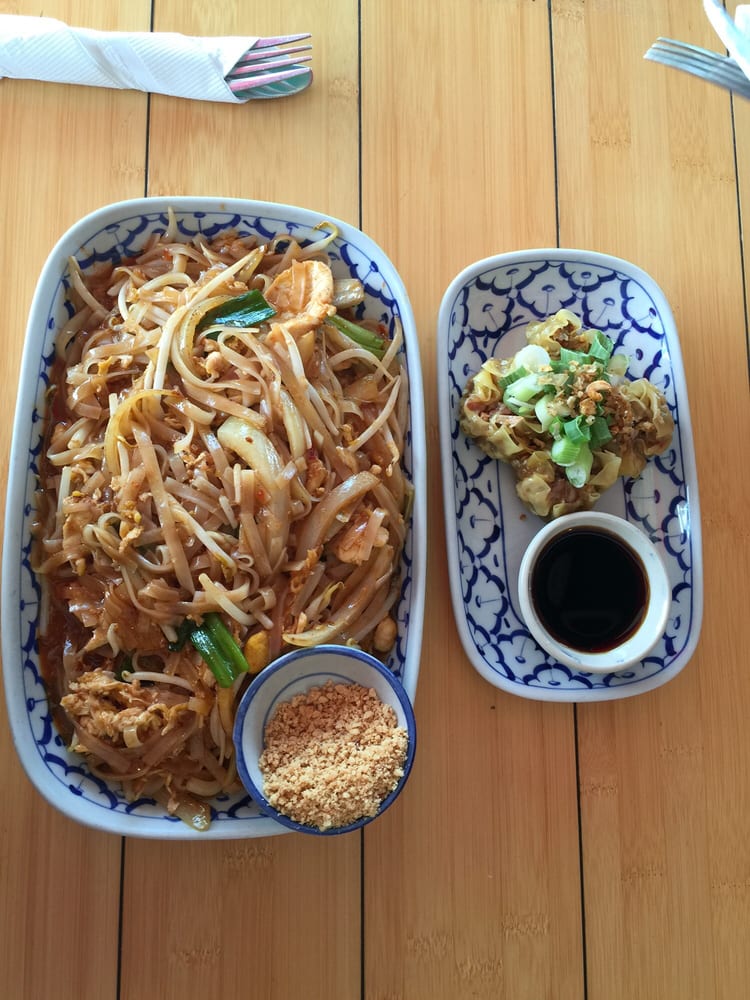 Joys Mongolian Grill | restaurant | 112 Hayward Ave, Ames, IA 50014, USA | 5152929077 OR +1 515-292-9077