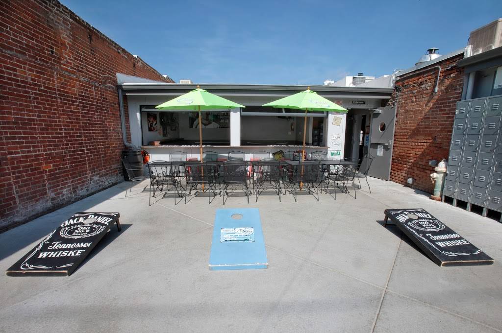 Dive Inn | restaurant | 1380 S Broadway, Denver, CO 80210, USA | 7202426157 OR +1 720-242-6157