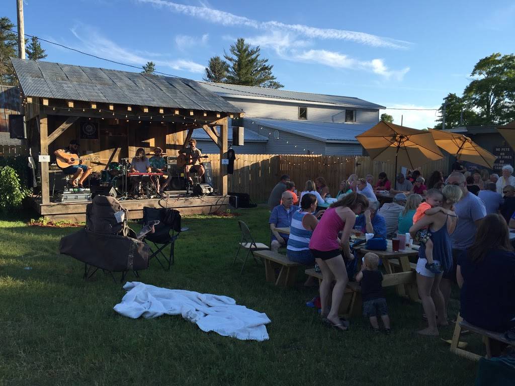 Lake Ann Brewing Company | restaurant | 6535 First St, Lake Ann, MI 49650, USA | 2316402327 OR +1 231-640-2327