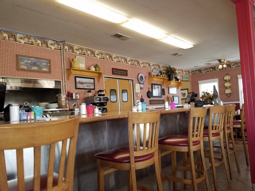 Molly Browns Country Cafe | restaurant | 24949 National Trails Hwy, Helendale, CA 92342, USA | 7609518282 OR +1 760-951-8282