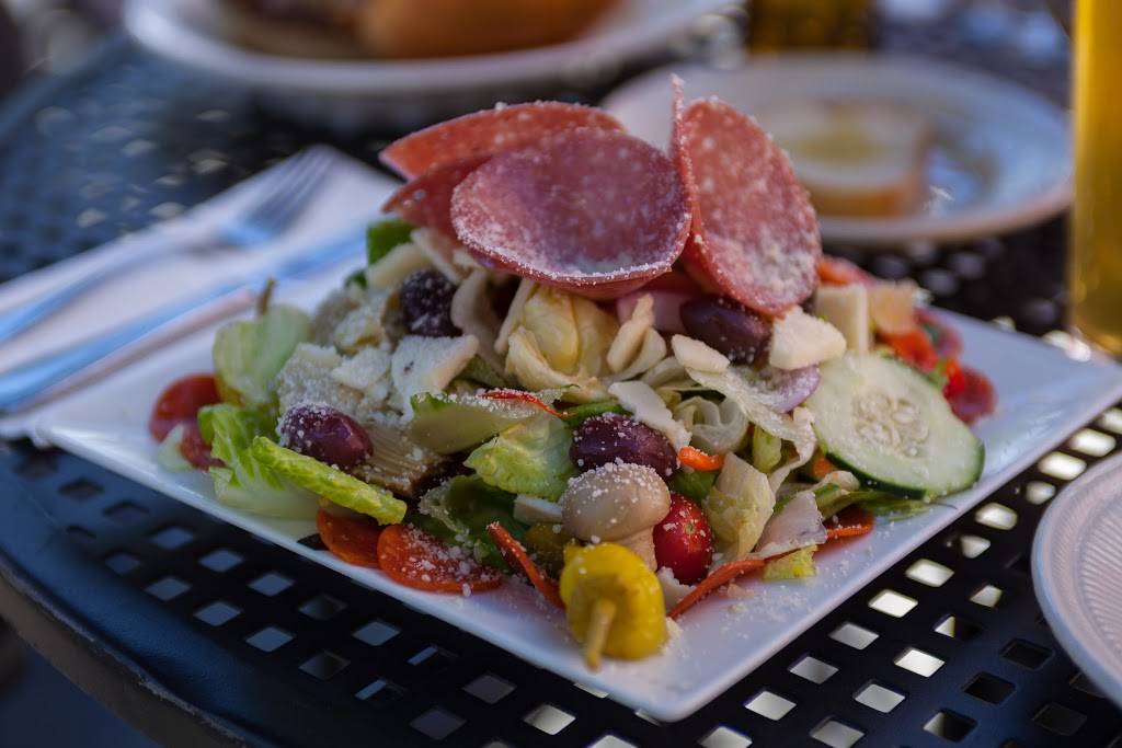 Brunos Restaurant and Tavern | restaurant | 33 Allen Ave, Portland, ME 04103, USA | 2078789511 OR +1 207-878-9511