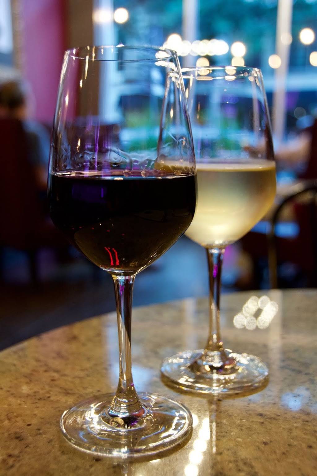 VINIA Wine & Kitchen | restaurant | 444 W New England Ave #119, Winter Park, FL 32789, USA | 4079257485 OR +1 407-925-7485