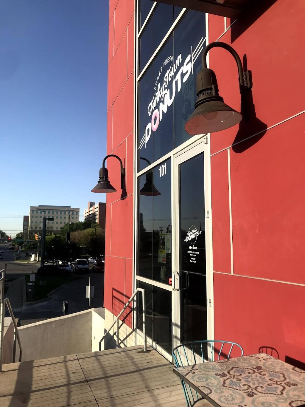 Funkytown Donuts | bakery | 1000 8th Ave #101, Fort Worth, TX 76104, USA | 8178629750 OR +1 817-862-9750