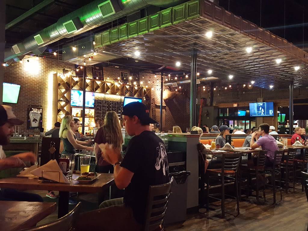 CRAFThouse Kitchen & Tap | restaurant | 242 N LBJ Dr ste 101, San Marcos, TX 78666, USA | 5126676700 OR +1 512-667-6700