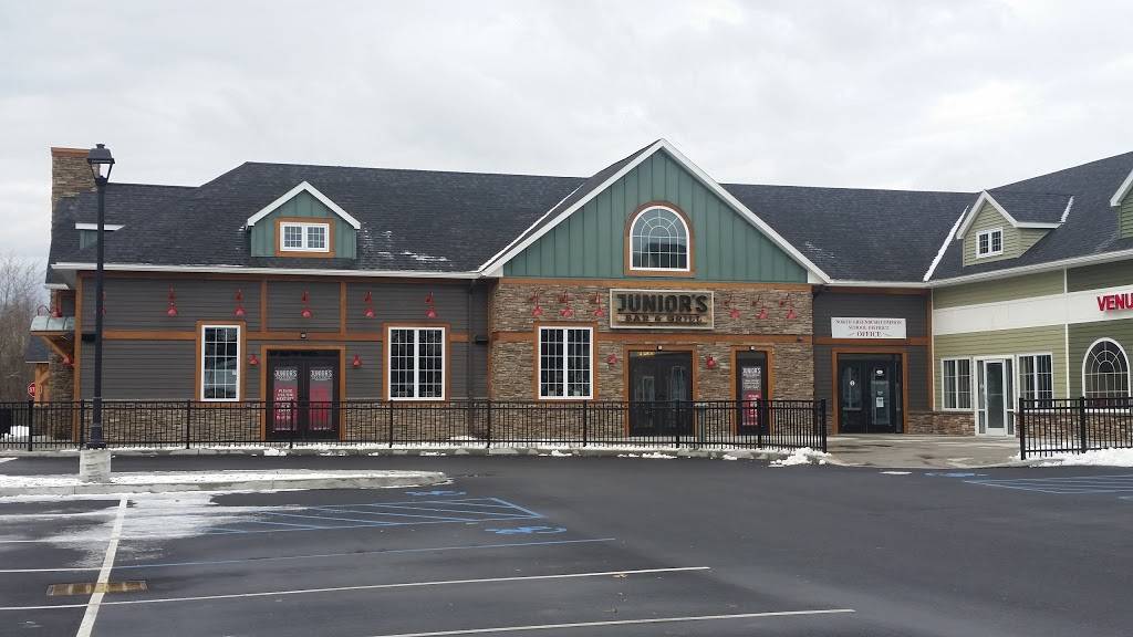 Juniors Bar and Grill | restaurant | 48 N Greenbush Rd, Troy, NY 12180, USA | 5182443535 OR +1 518-244-3535