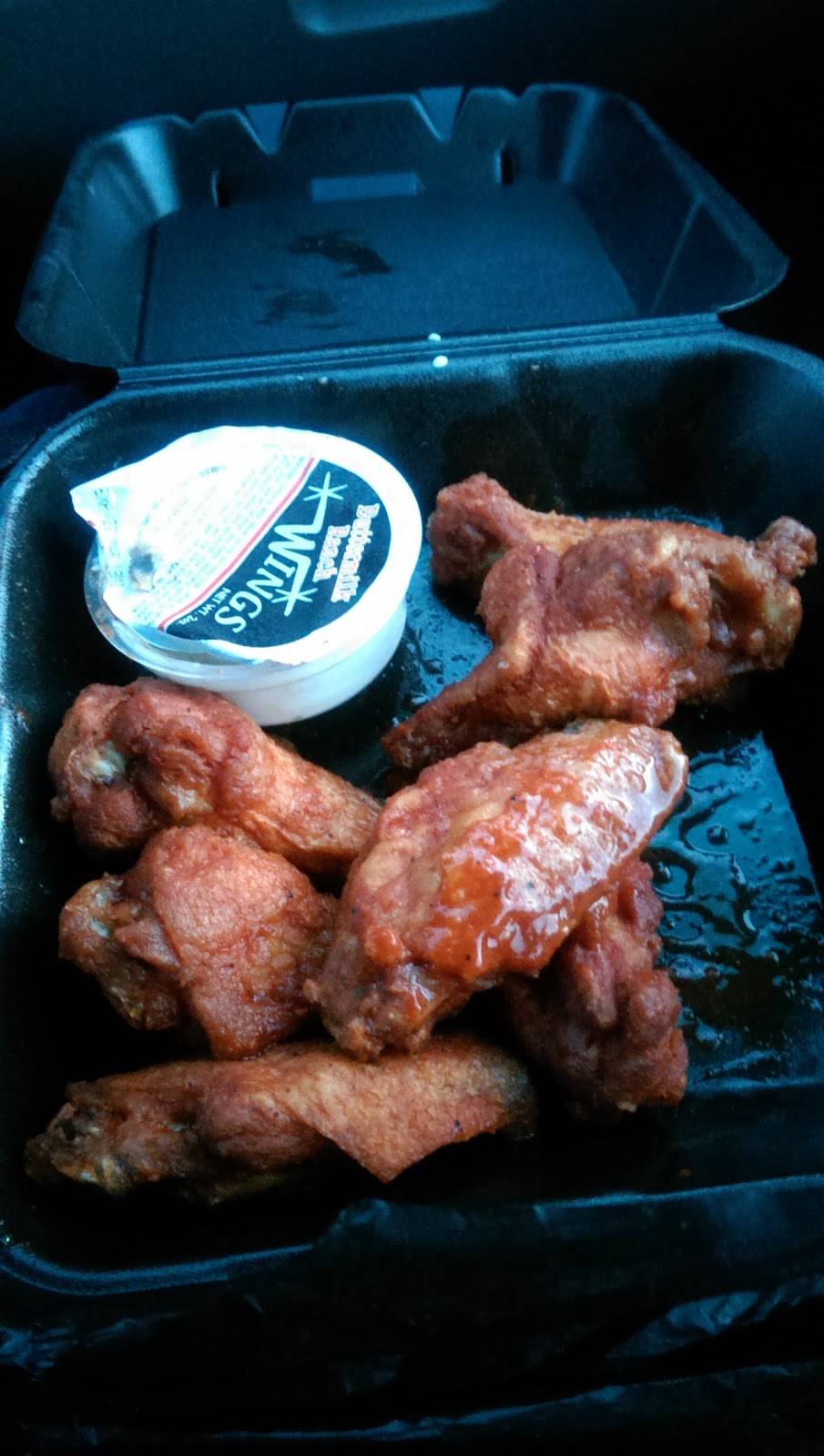 Wings Over Greenville | restaurant | 1400 Charles Blvd, Greenville, NC 27858, USA | 2527589464 OR +1 252-758-9464