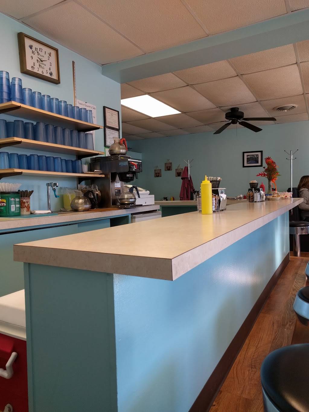 Town & Country Cafe | restaurant | 213 W 2nd St, Madrid, IA 50156, USA | 5157953855 OR +1 515-795-3855