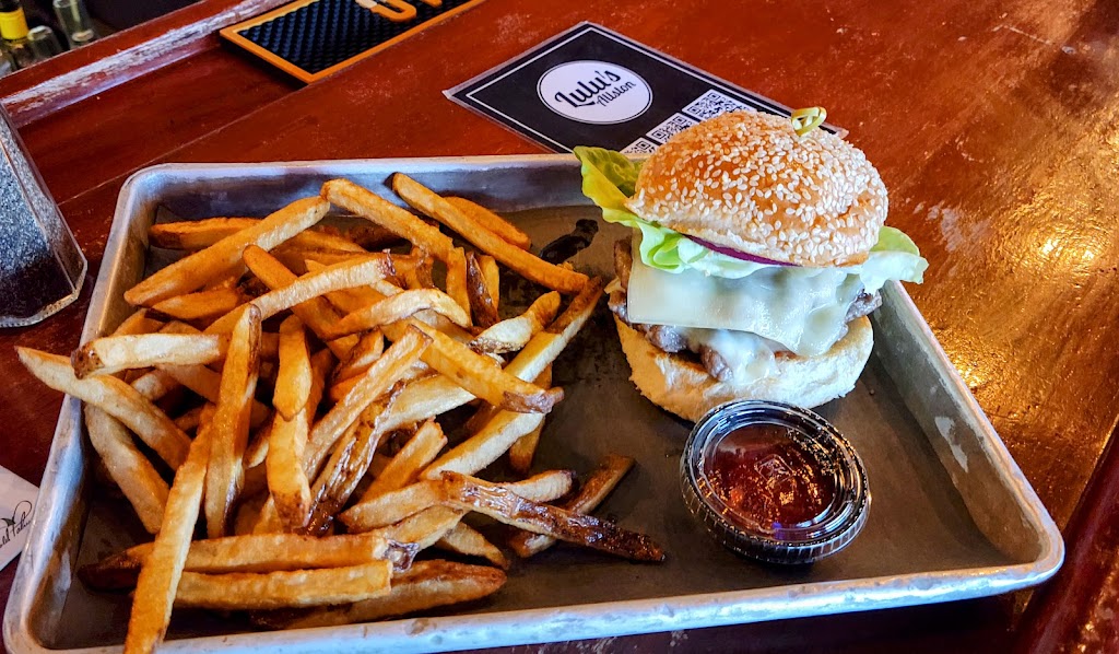 Lulus Allston | restaurant | 421 Cambridge St, Allston, MA 02134, USA | 6177871117 OR +1 617-787-1117