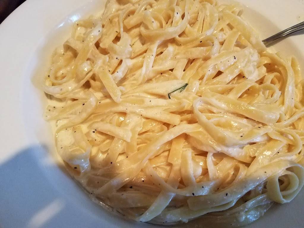 Binantis Taste of Italy | restaurant | 101 S 2nd St, Silver Lake, WI 53170, USA | 2628898387 OR +1 262-889-8387