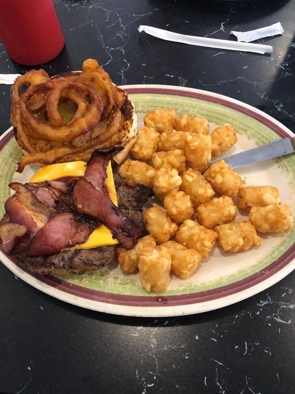 Family Table | restaurant | 1123 4th Ave S, Denison, IA 51442, USA | 7122636300 OR +1 712-263-6300