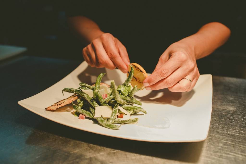 Le Dorchester cuisine & complicites | restaurant | 232 Rue Richelieu, Saint-Jean-sur-Richelieu, QC J3B 6X9, Canada | 4503471589 OR +1 450-347-1589