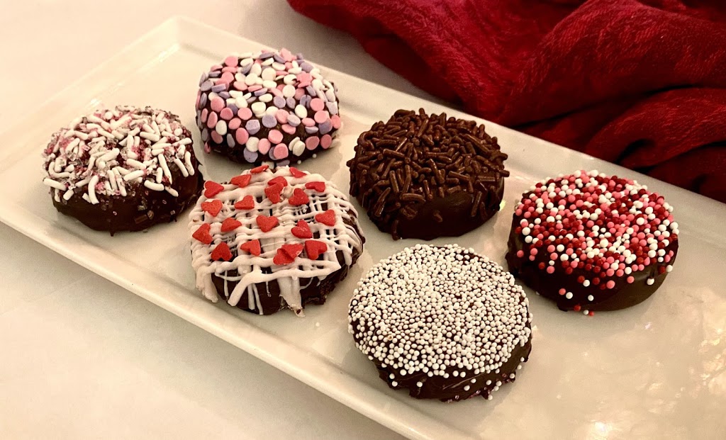 Lisa Annes Decadent Apples | restaurant | 2121 N Charles St, Baltimore, MD 21218, USA | 4439616799 OR +1 443-961-6799