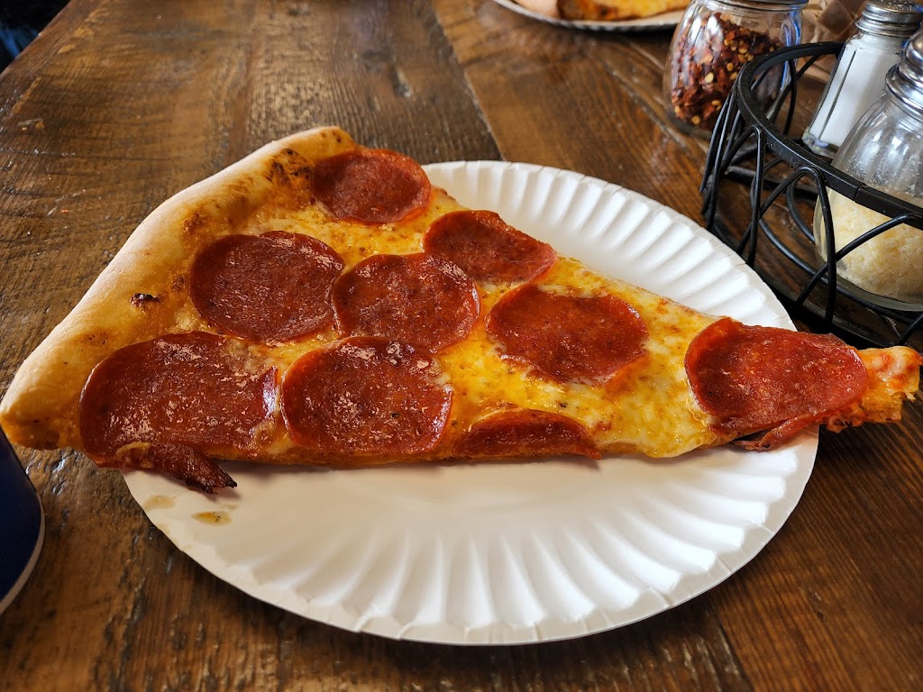 Martollis Authentic Hand-Tossed Pizza | restaurant | 220 W Cascade Ave, Sisters, OR 97759, USA | 5415498356 OR +1 541-549-8356