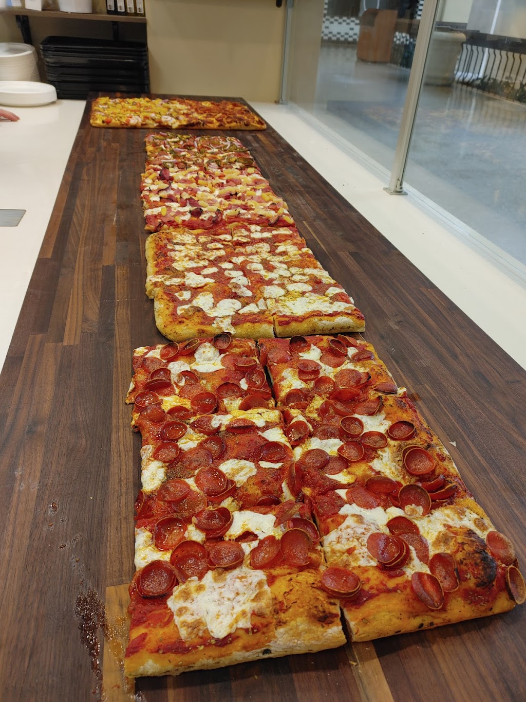 Palo Mesa Roman Pizza | restaurant | 198 Town Center E, Santa Maria, CA 93454, USA | 8052424042 OR +1 805-242-4042