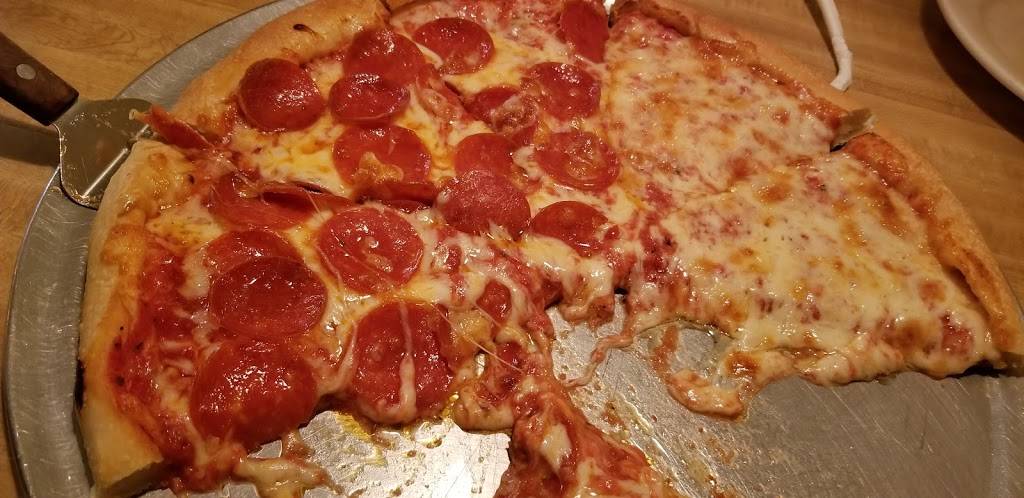 Georgios II Famous Pizza | restaurant | 344 Pinewood Rd, Sumter, SC 29150, USA | 8037757325 OR +1 803-775-7325