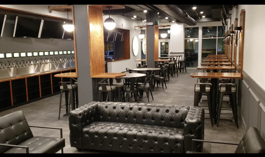 Pour House | restaurant | 138 Riverfront Plaza, Hamilton, OH 45011, USA | 5138054090 OR +1 513-805-4090