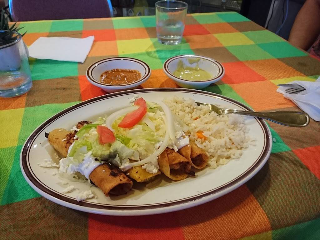 Casa Cancun | restaurant | 325 Wharncliffe Rd S, London, ON N6J 2L6, Canada | 5194383989 OR +1 519-438-3989