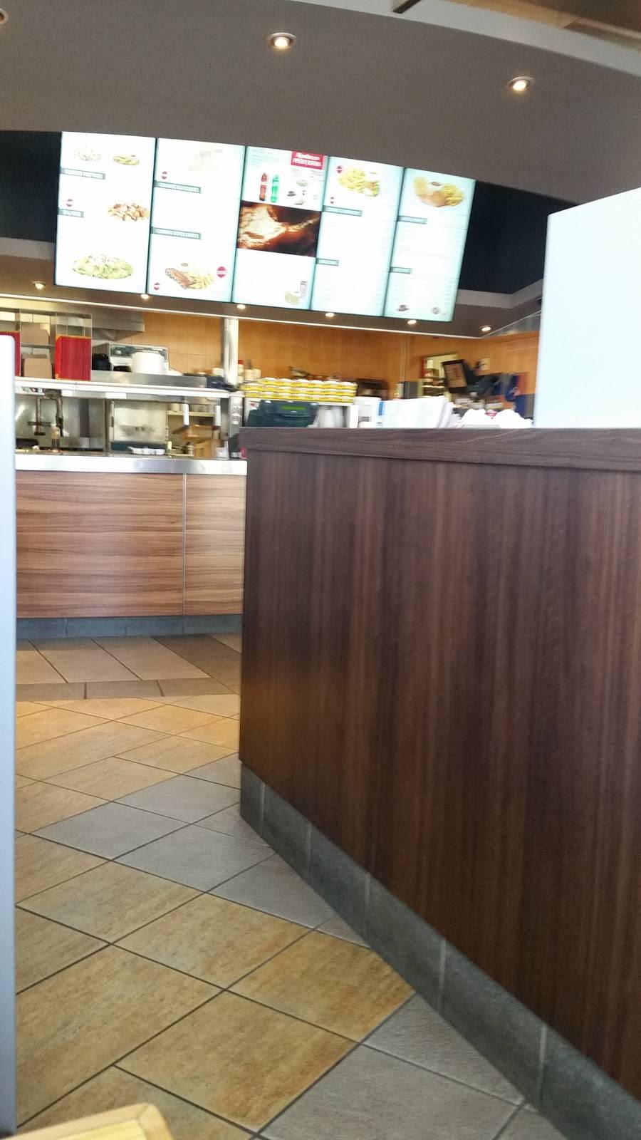 St-Hubert Express | restaurant | 2875 Boulevard Saint-Joseph, Drummondville, QC J2B 7P5, Canada | 8194775555 OR +1 819-477-5555