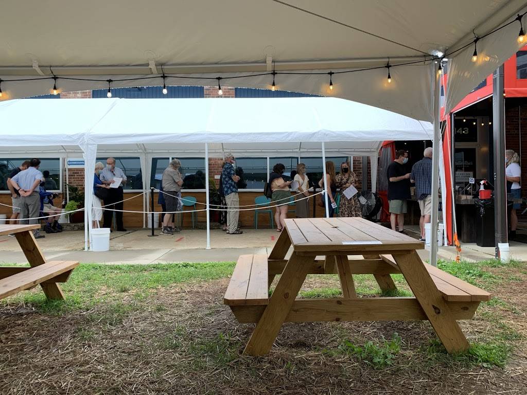 Jettie Raes Oyster House | restaurant | 143 Charlotte St, Asheville, NC 28801, USA | 8285054499 OR +1 828-505-4499