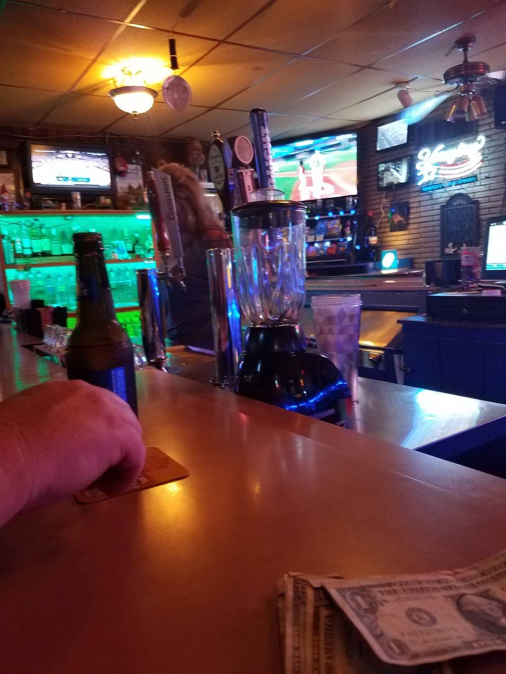 Foxys Restaurant and Lounge | restaurant | 51 N Meridian Rd, Youngstown, OH 44509, USA | 3307928000 OR +1 330-792-8000