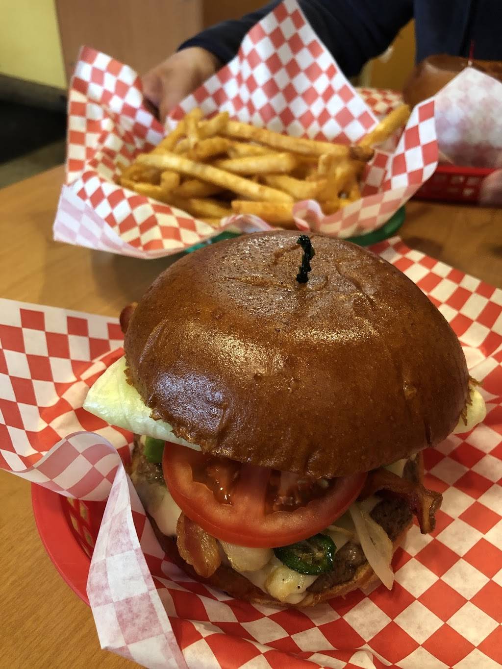 Chicos Burger | restaurant | 1070 Emerald Bay Rd, South Lake Tahoe, CA 96150, USA | 5306000480 OR +1 530-600-0480