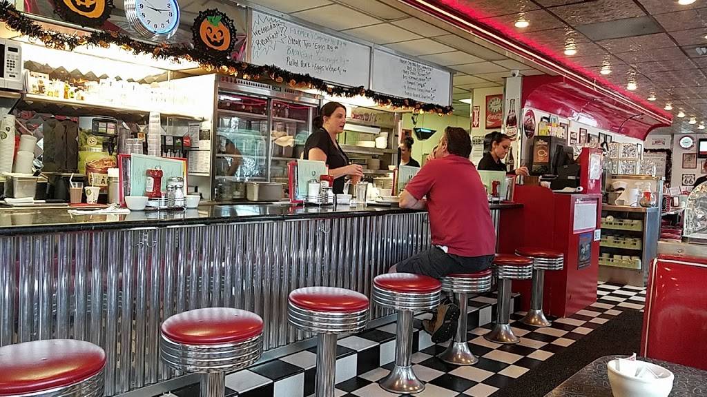 Daves Diner | restaurant | 390 W Grove St, Middleborough, MA 02346, USA | 5089234755 OR +1 508-923-4755