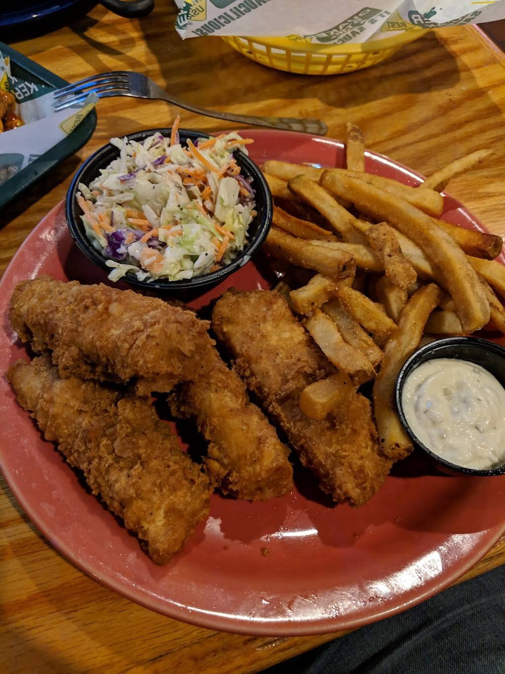 Quaker Steak & Lube | restaurant | 7834 Reynolds Rd, Mentor, OH 44060, USA | 4409549464 OR +1 440-954-9464