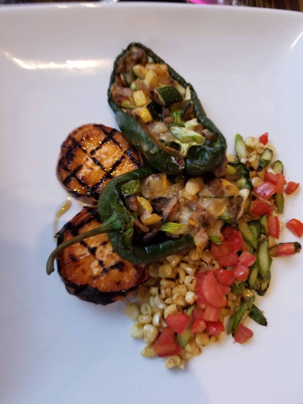 21 Main At North Beach | restaurant | north, 719 North Beach Boulevard, North Myrtle Beach, SC 29582, USA | 8433153000 OR +1 843-315-3000