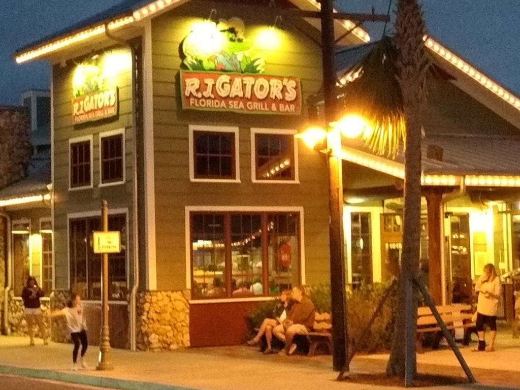 Gators Dockside The Villages | restaurant | 1004 Main St, Lady Lake, FL 32159, USA | 3524301377 OR +1 352-430-1377