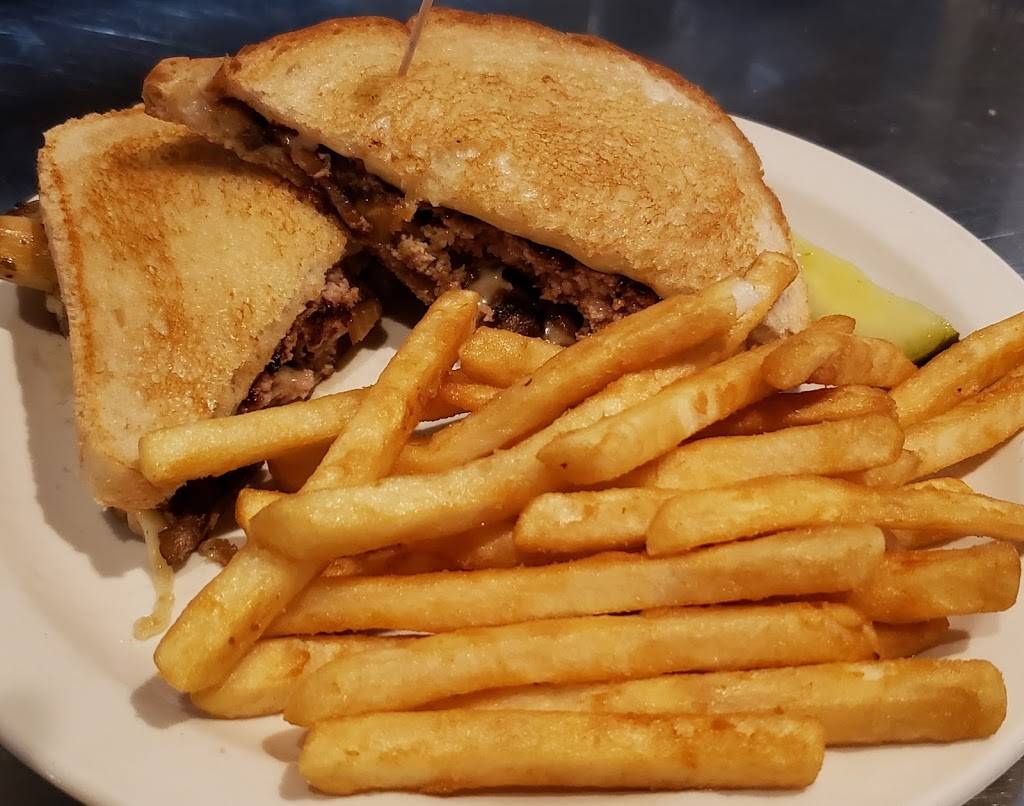 Three Guys & A Grill | restaurant | W7039 County Rd S R, Elkhart Lake, WI 53020, USA | 9208762535 OR +1 920-876-2535